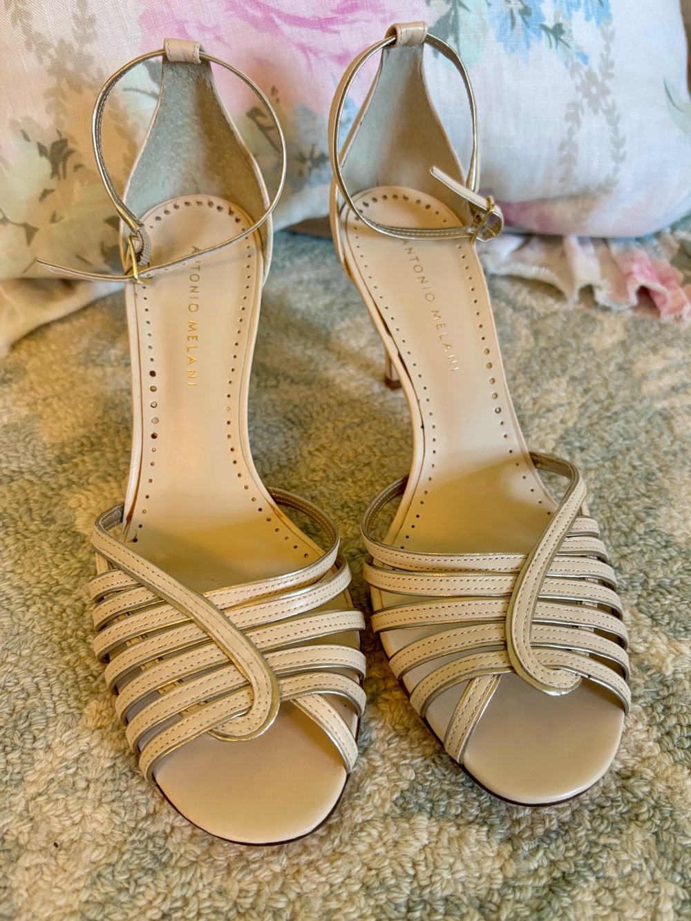 ANTONIO MELANI BLAIR Size 8 Strappy Heel Heels Cream Ivory Gorgeous! EUC